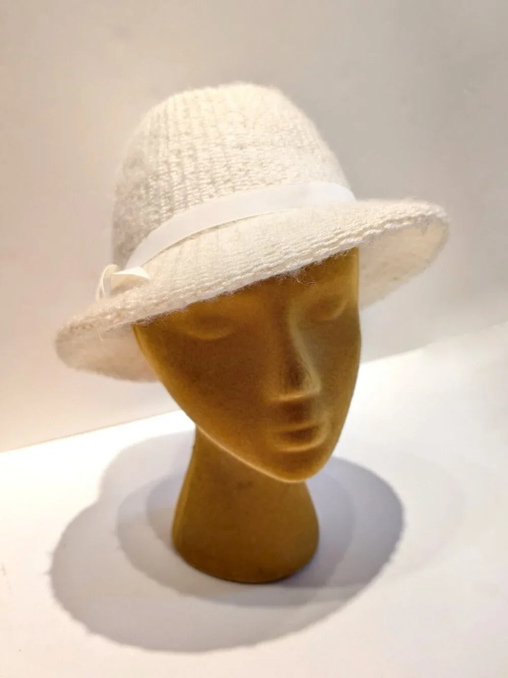 Vintage Eaton’s Knit off white hat - Picture 2 of 5